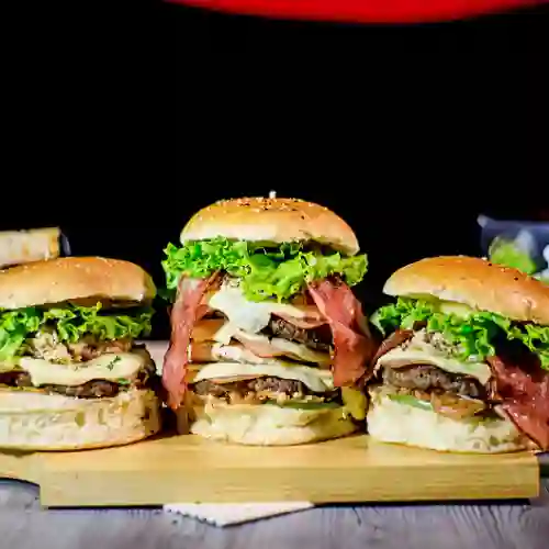 2 Hamburguesas con Papa + Bebidas Gratis