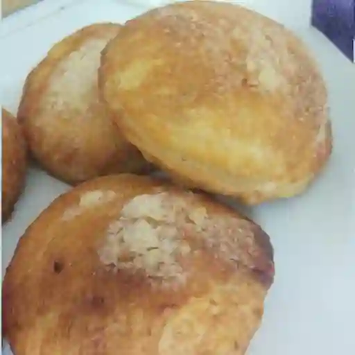 Pastel individual de arequipe con nueces