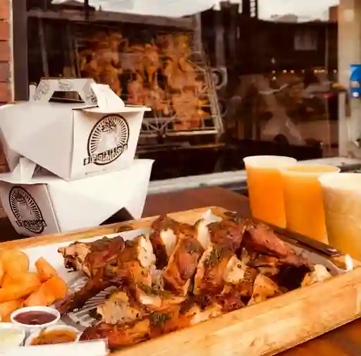 Combo pollo entero + 3 jugos 14 oz