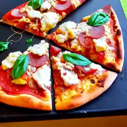 Pizza Triangular Pollo Jamón