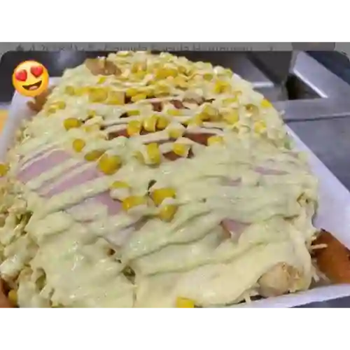 Salchipapa Suiza