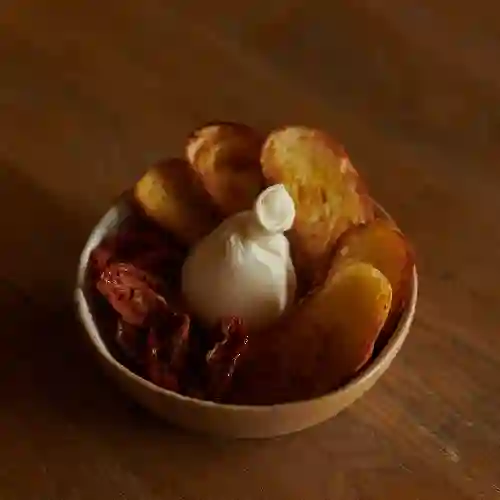 Burrata con Brioche y Tomates Secos