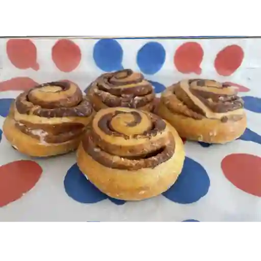 Caja de cinnamon roll x 4
