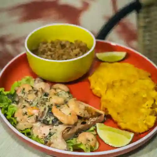 Filete Tilapia en Salsa de Mariscos