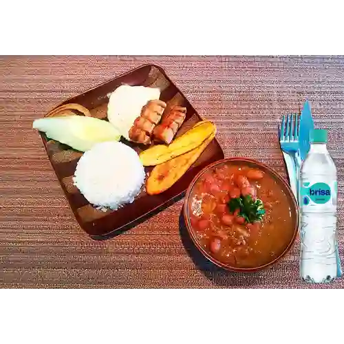 Combo Frijoles con Chicharrón + Brisa Sin Gas 600ML