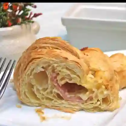Croissan Jamón y Queso X Und