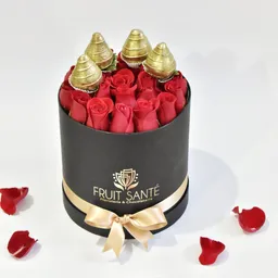 Caja Cilindrica con 20 rosas y 4 Fresas Gold