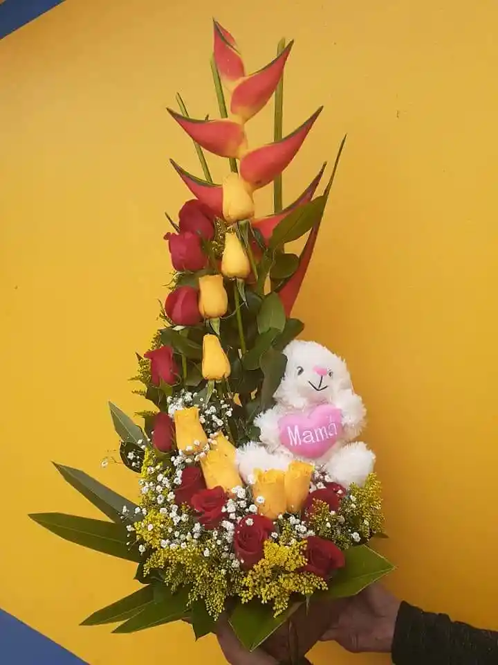 Heliconia de amor 20 rosas rojas y amarillas con peluche disponible 