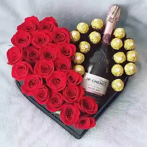 Chocolates Corazon Enamorado Viene Con Champaña 24 Rosas Rojas Y Ferrero