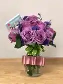 ARREGLO X 12 ROSAS  EN BASE DE CRISTAL COLOR SUGERIDO