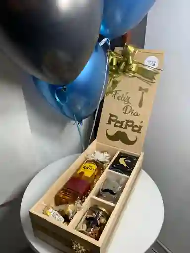 Cava con Botella de José Cuervo, 6 chocolates Ferrero, naipe, frutos secos, 3 globos en helio