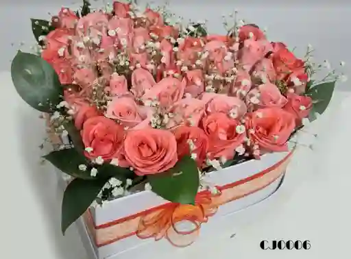 Caja de rosas en forma de corazón grande