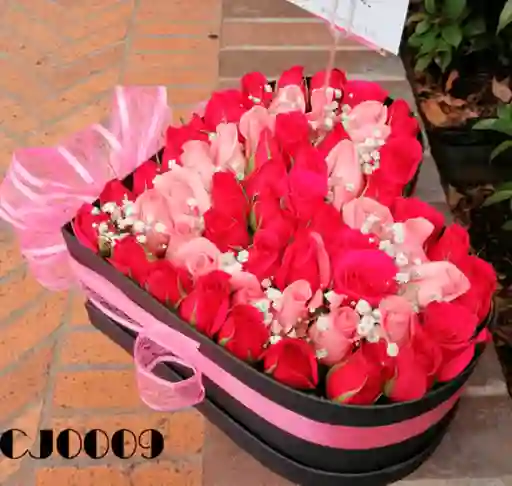 Caja de rosas en forma de corazón grande