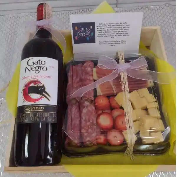 Tabla de quesos y vino
