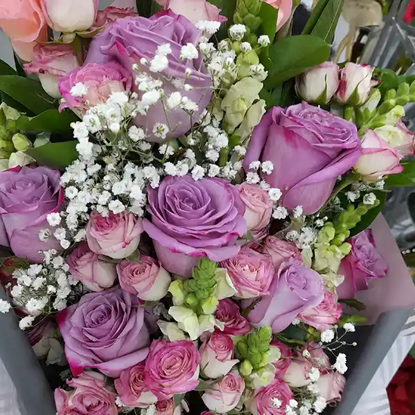 Flores Ramillete De Rosas Lilas Y Gladiolos Rosados