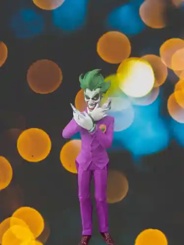 Muñeco Figura Personaje Guasón Con Base / Joker 19cm Alto.