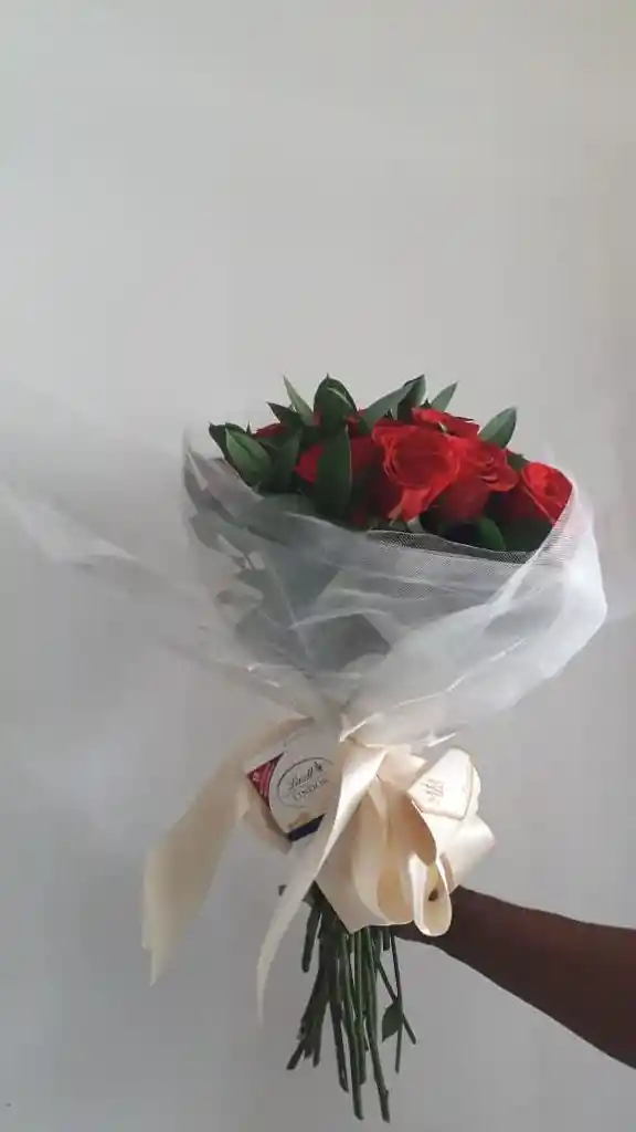 Ramo 12 Rosas y Chocolate