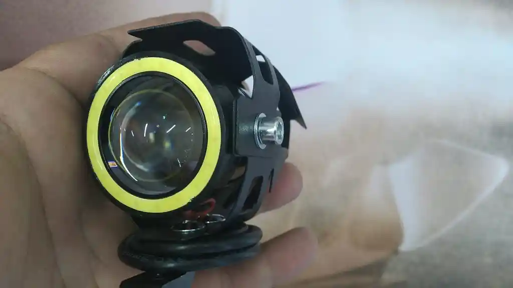 Exploradora lupa 2000 lumens  altas, bajas, strober