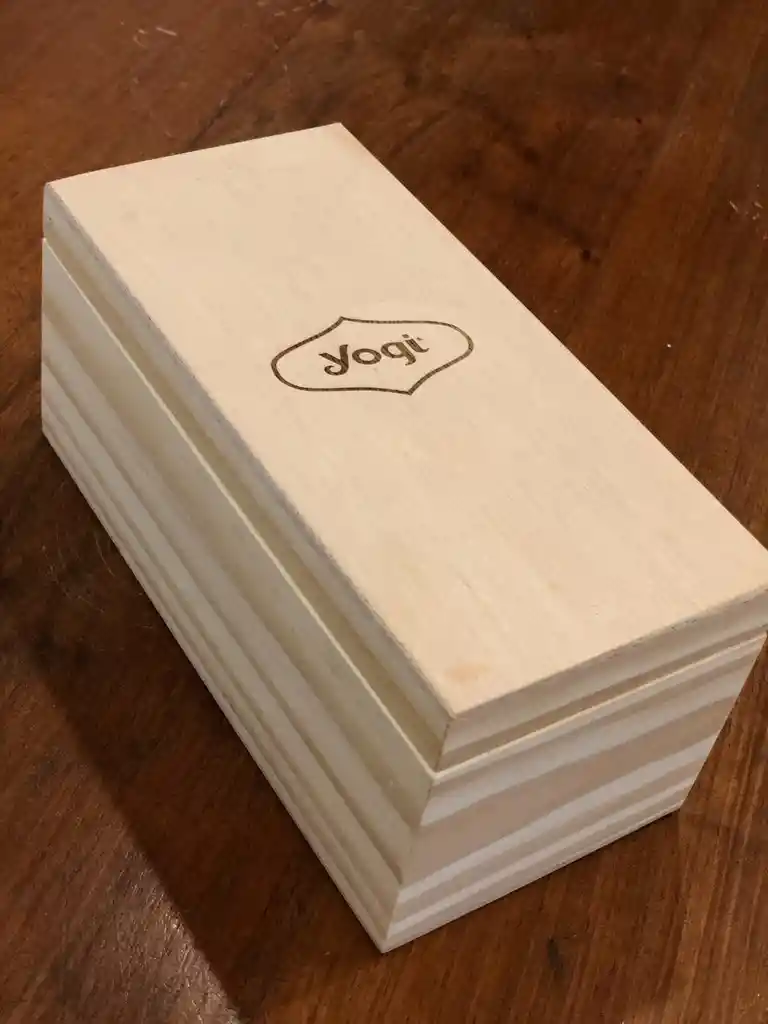 Yogi - Caja de madera con 25 sobres variados