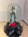 Virgen de la Rosa Mística en Cúpula de Cristal con Flor Preservada