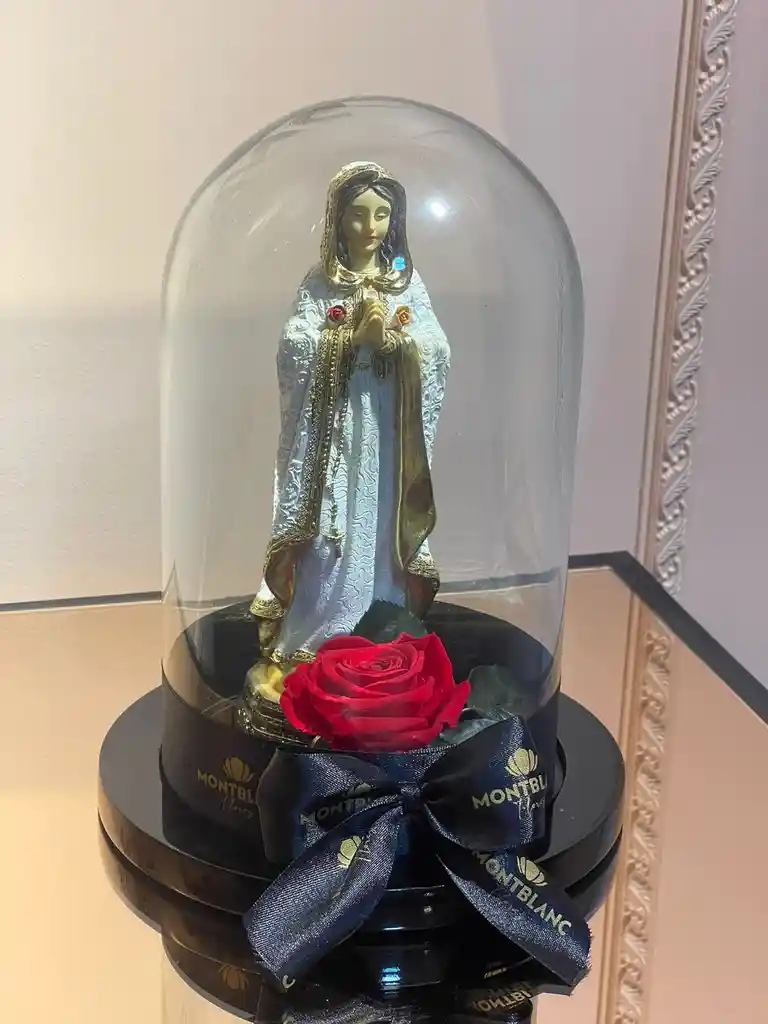 Virgen de la Rosa Mística en Cúpula de Cristal con Flor Preservada