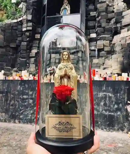 Arreglo Virgen mística grande con rosa preservada