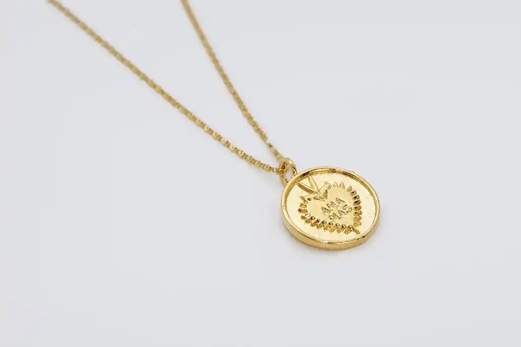 Dijes Ama Más Con Cadena