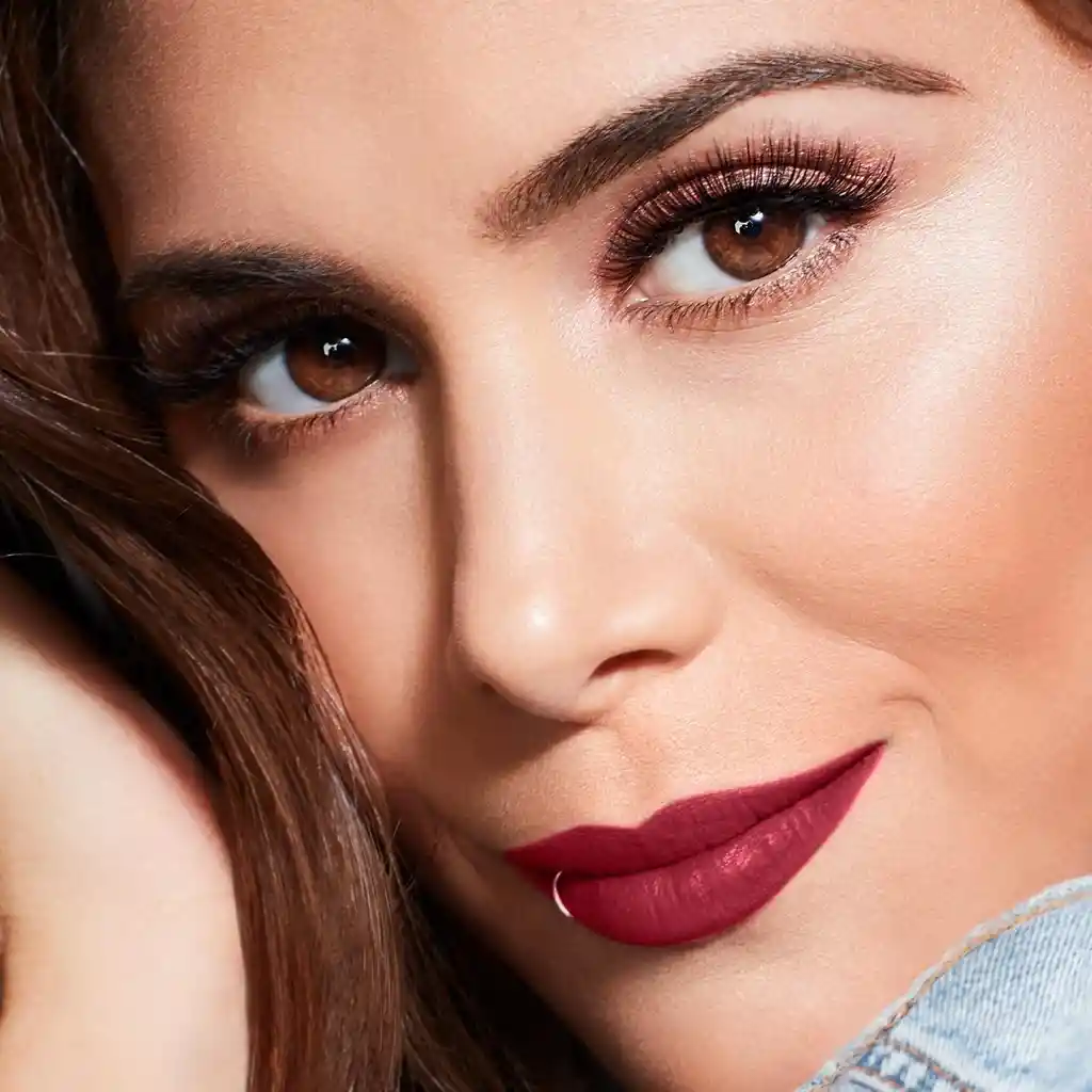 Esika Labial En Barra Colorfix 24H Tono Rojo Seductor