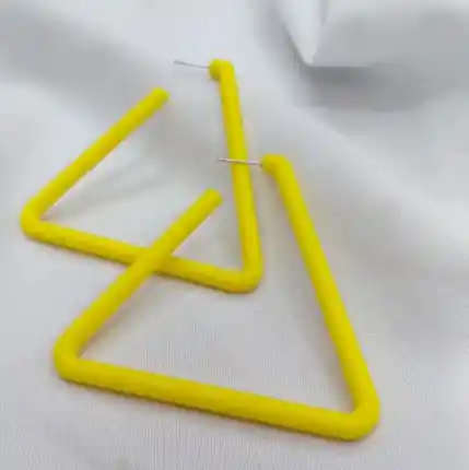 Aretes Neopreno Amarillo Triangulo 