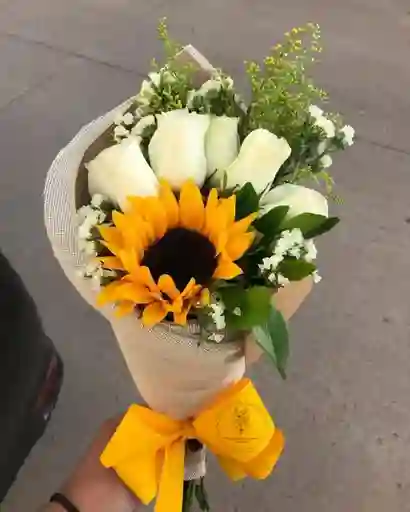 rosas y girasoles en  Bouquets 