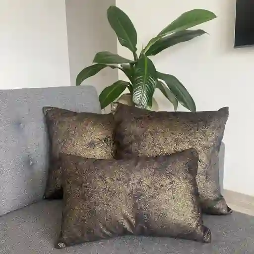 Promoción: 2 Cojines 50X50 + 1 Riñonera 50X30 Color  Combo Base Negra con Visos Dorados