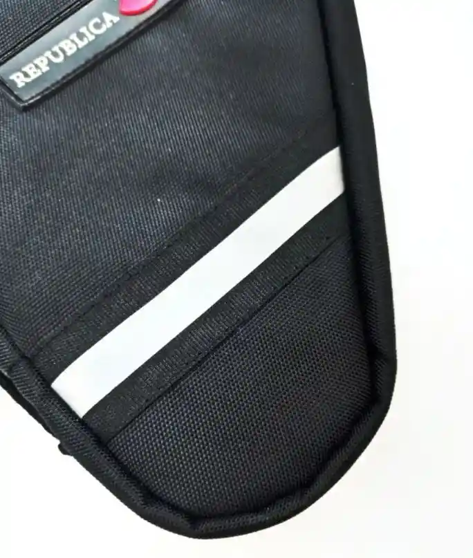 Estuche Maleta Triangular Impermeable Para Bicicleta Negro 