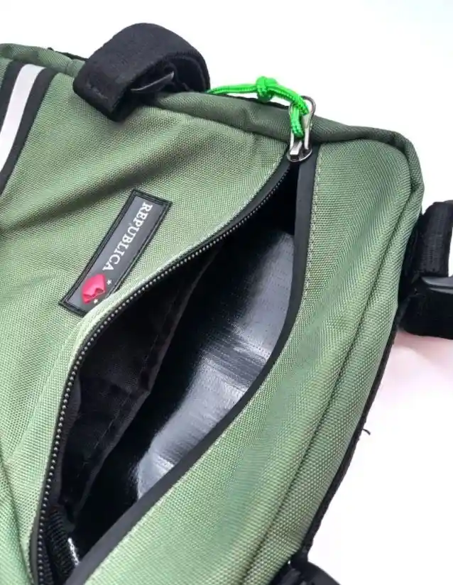 Estuche Maleta Triangular Impermeable Para Bicicleta VERDE MILITAR