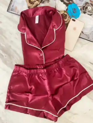 REFERENCIA FORMAL  COLOR VINOTINTO TALLA XL