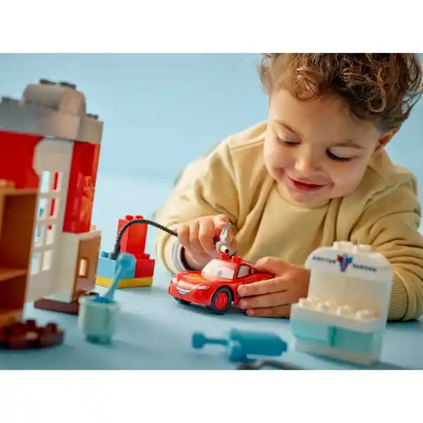 Set de Construcción Visita de Mcqueen al Taller de Doc Lego
