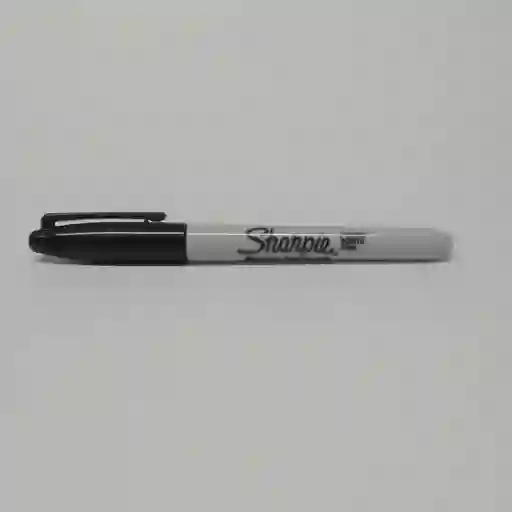 Sharpie Negro