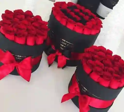Caja Redonda Tupida En Rosas Rojas, Color Al Gusto