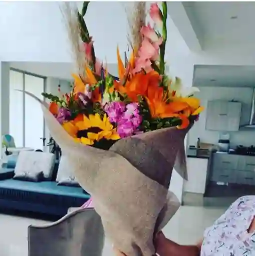 Bouquet Exotico En Envoltura De Yute