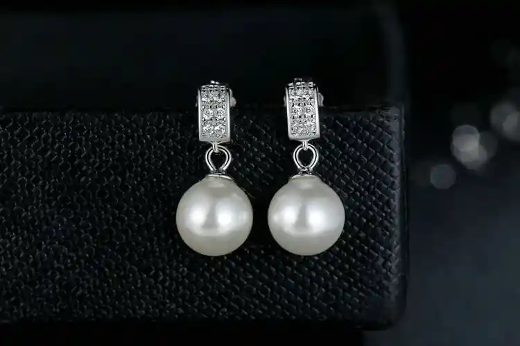 Aretes Elegantes Para Mujer Blanco Perla Circón En Plata 925