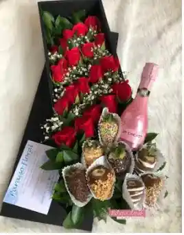 Arreglo Caja Negra Rosas Fresas Y Jp