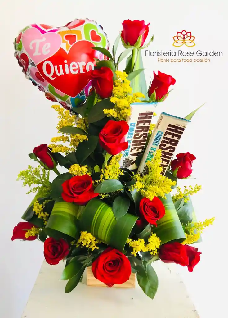 Arreglo De 12 Rosas Rojas + 2 Hershey’s, Jumbo O Jet + Un Globo Metalizado Pequeño En Base De Madera