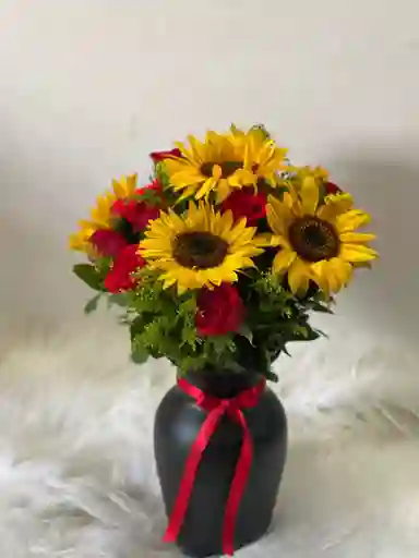 Florero De Girasoles Y Rosas