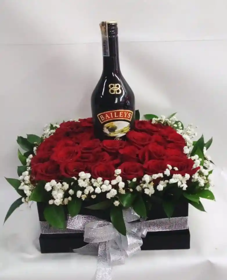 Caja De Rosas Con Botella De Baileys