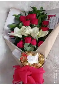 Buquet De Rosas Y Lirios