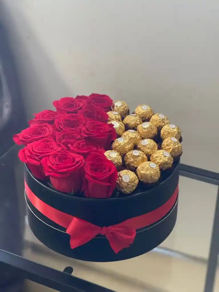 Chocolates Caja De Rosas Yferrero En Forma Cilindrico