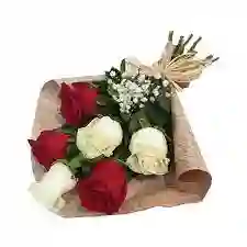 Rosas Rojas Y Blancas En Bouquet