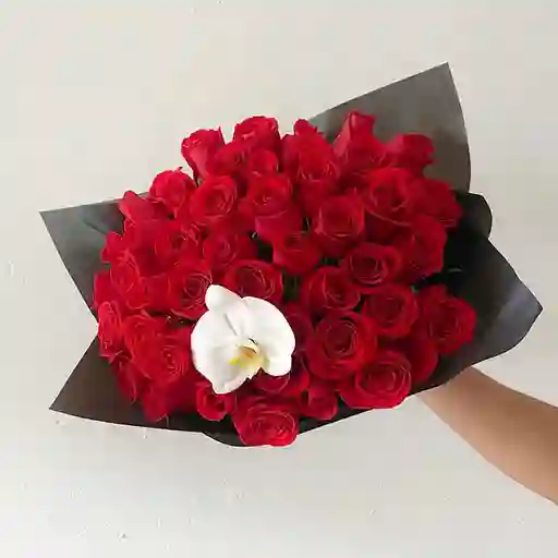 Rosas Rojas 24 Con Simbidio En Bouquet