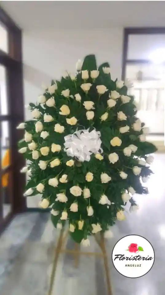 Arreglo Fúnebre Con Rosas Y Crisantemos