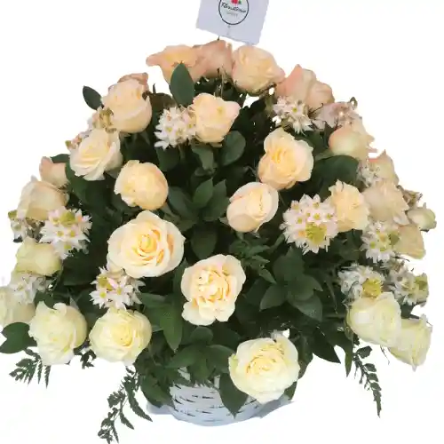 Arreglo Floral Redondo Con Rosas Blancas