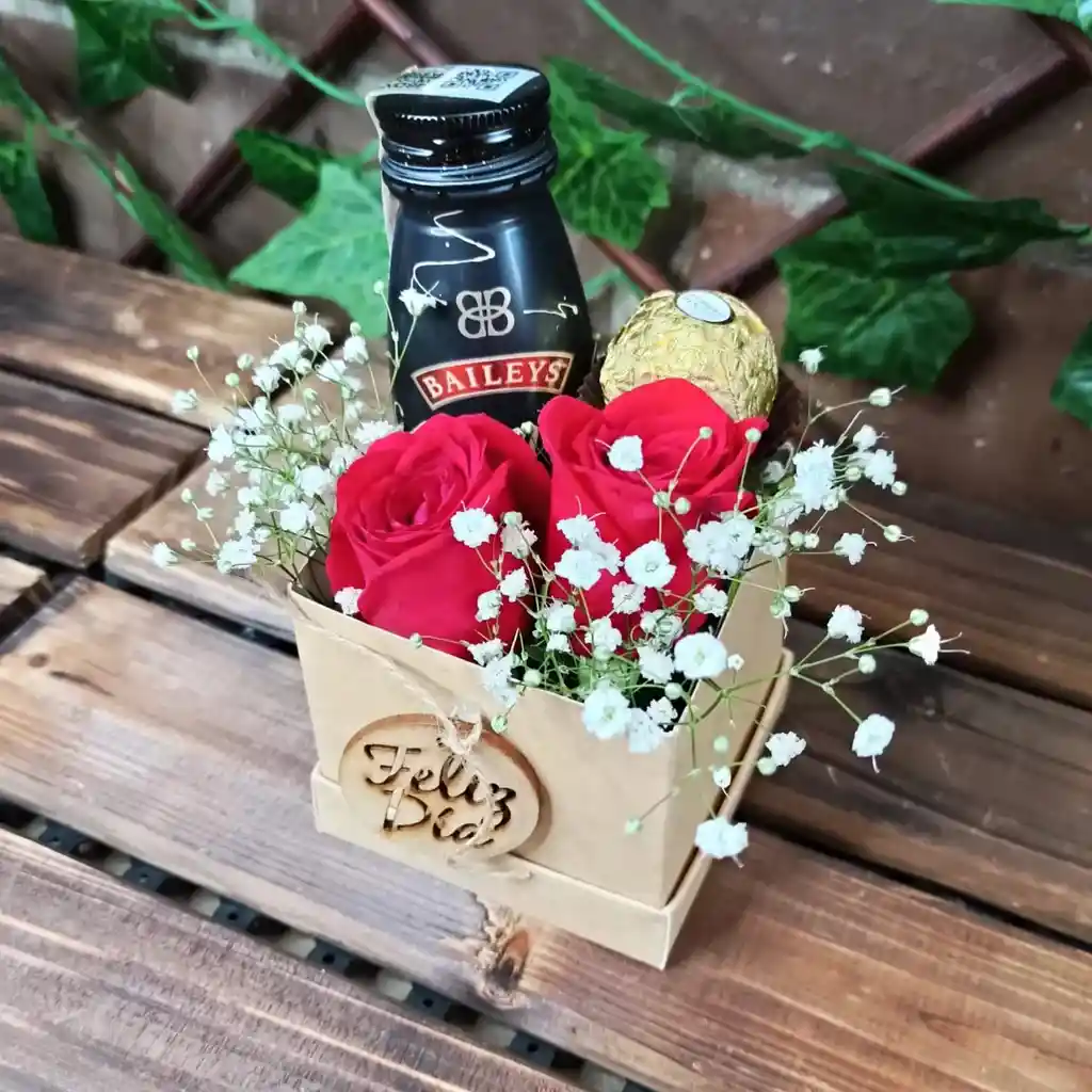 Ferrero Rocher Arreglo Floral Con 2 Rosas, Baileys (100Ml) Y